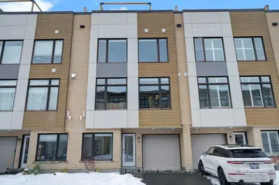 Att/Row/Townhouse in Parkway Park - Queensway Terrace S and Area