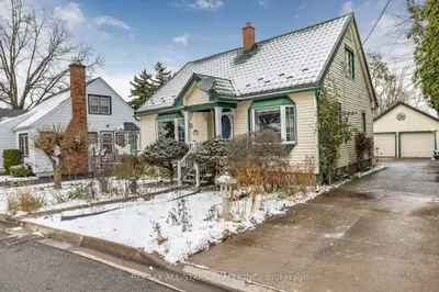 Detached in Lincoln