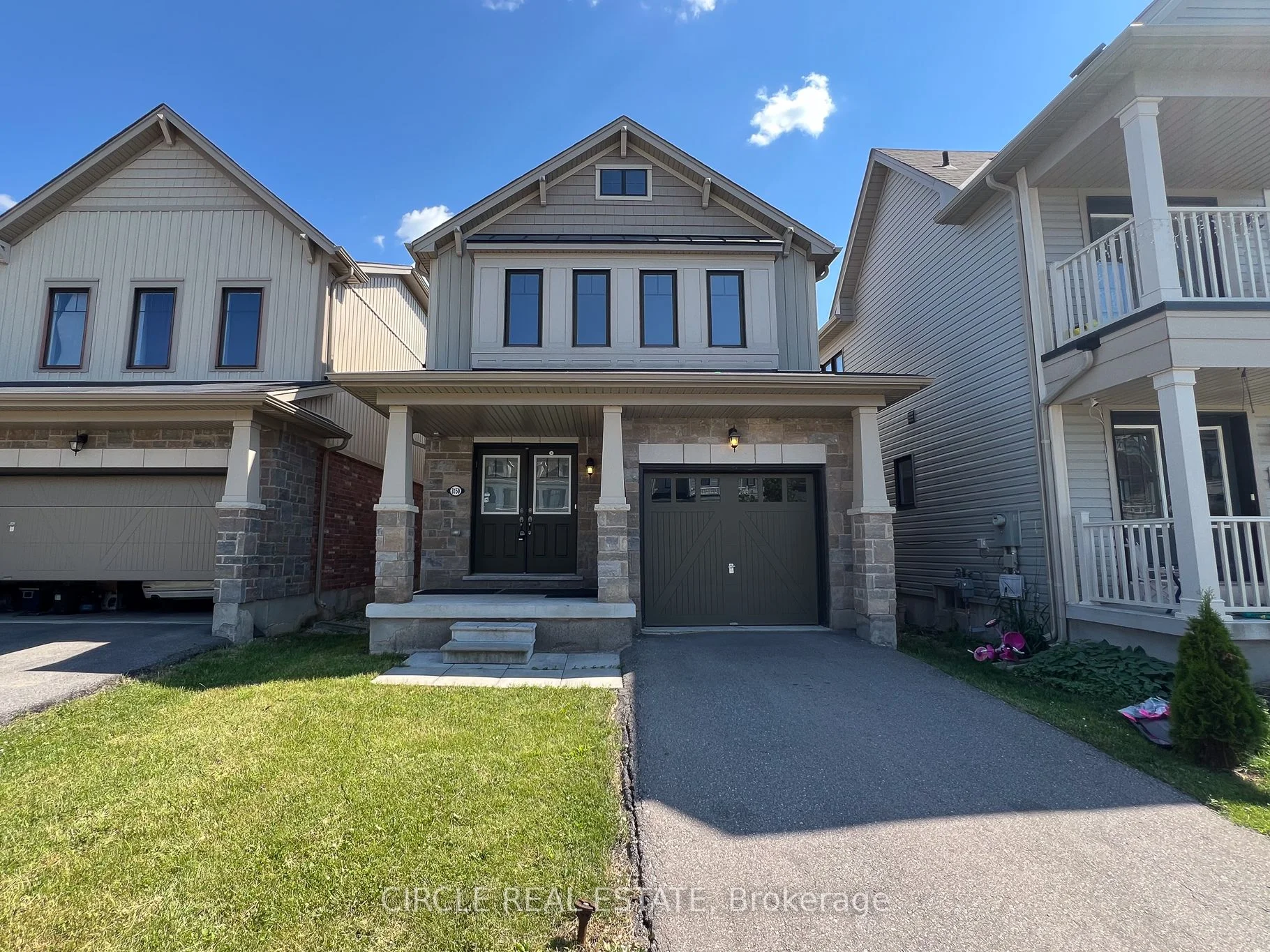 Detached in Niagara Falls