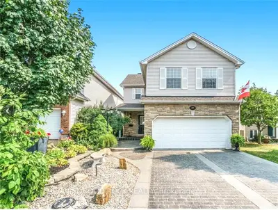 Detached in Kanata