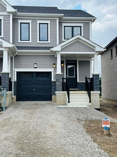 Att/Row/Townhouse in Haldimand