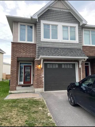 Att/Row/Townhouse in Kingston