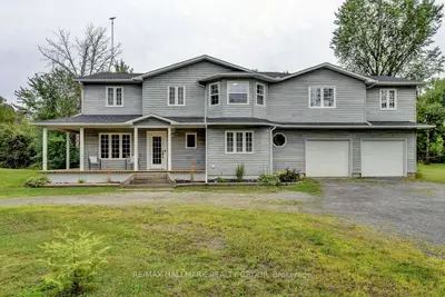 Detached in Montague