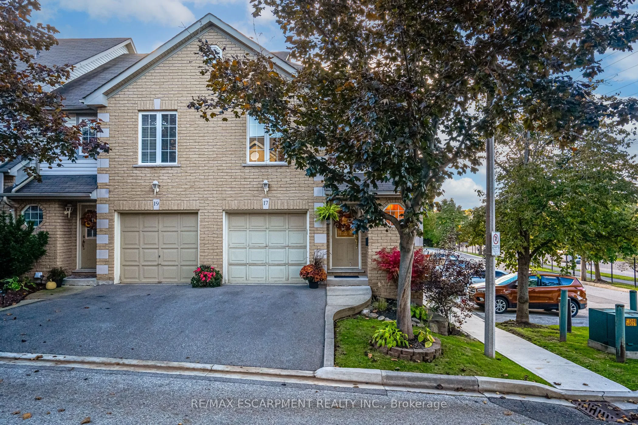Condo Townhouse in Hamilton