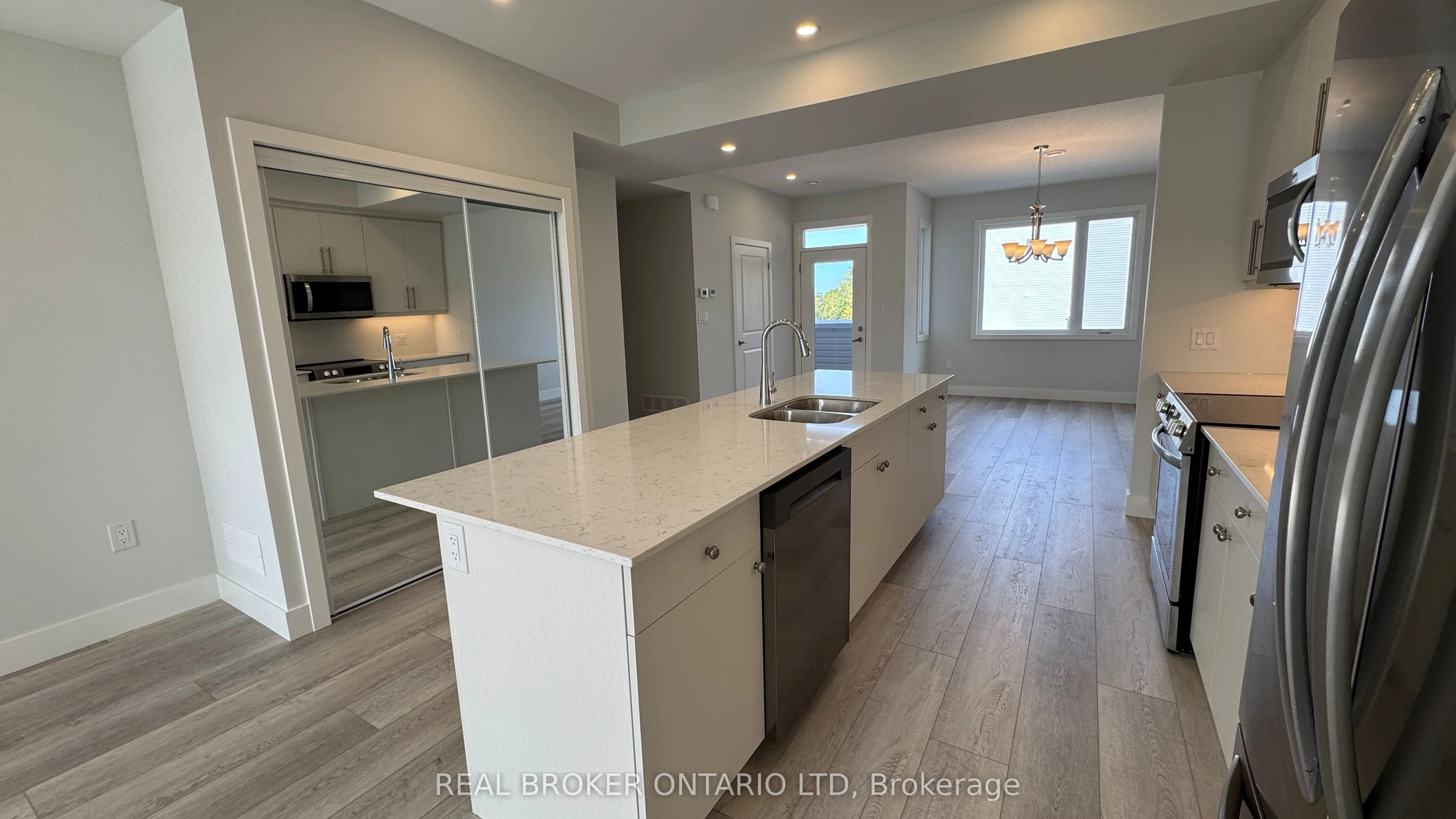 Condo Townhouse in London South