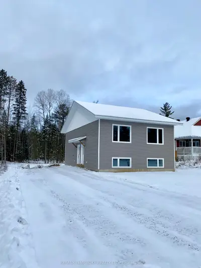 51 Sydney Street A, Laurentian Hills, On K0j 1j0