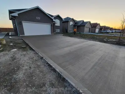 Detached in Lakeshore