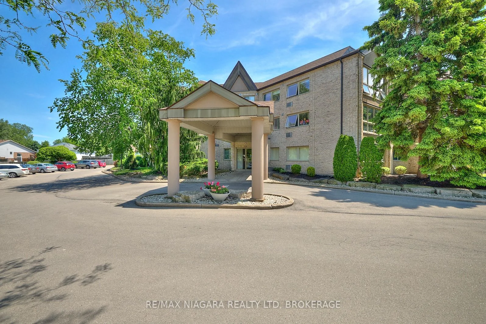 Condo Apartment in Niagara Falls