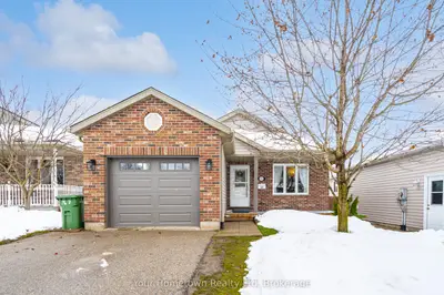 Detached in North Huron