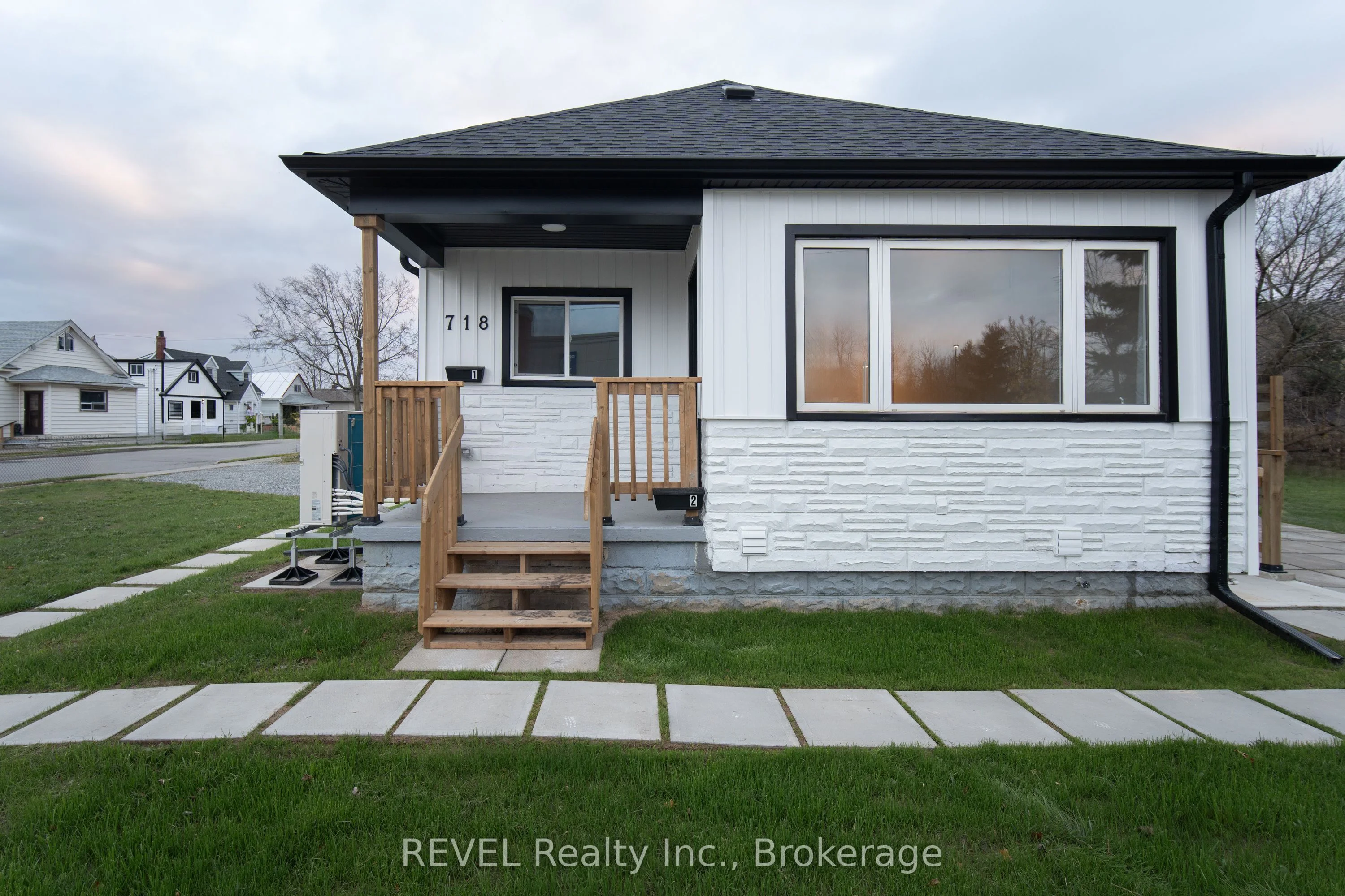 718 Ontario Road 1, Welland, On L3b 5c9