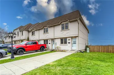Condo Townhouse in Woodstock