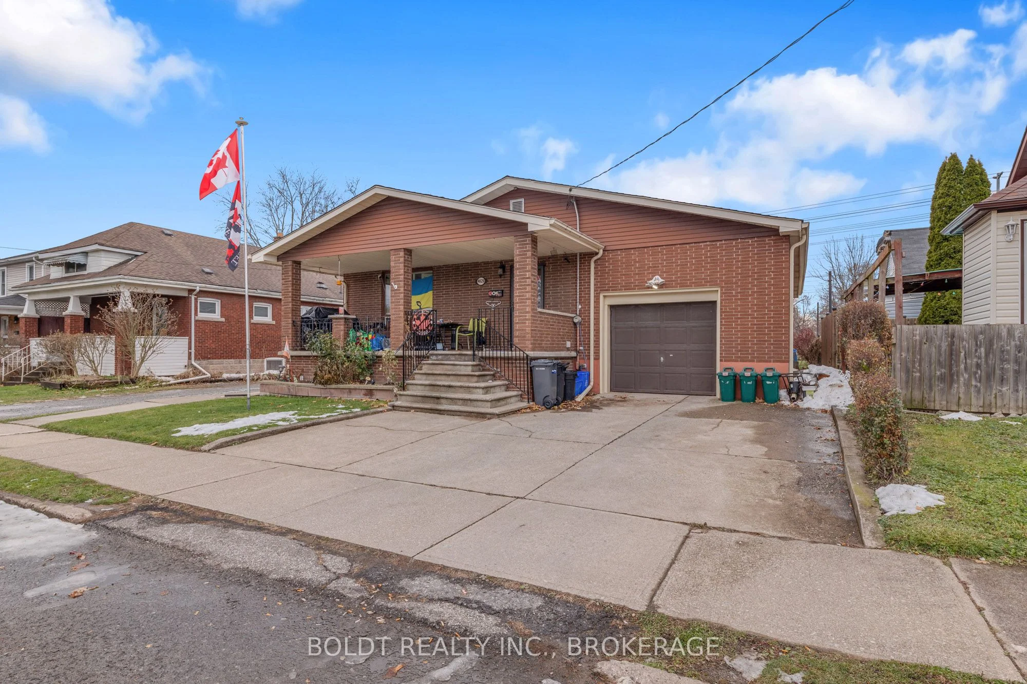 Detached in Niagara Falls