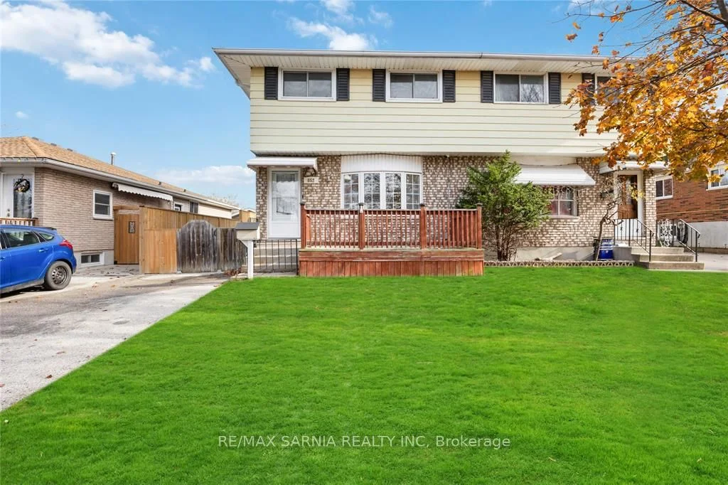 Semi-Detached in Sarnia