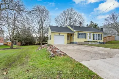Detached in Woodstock