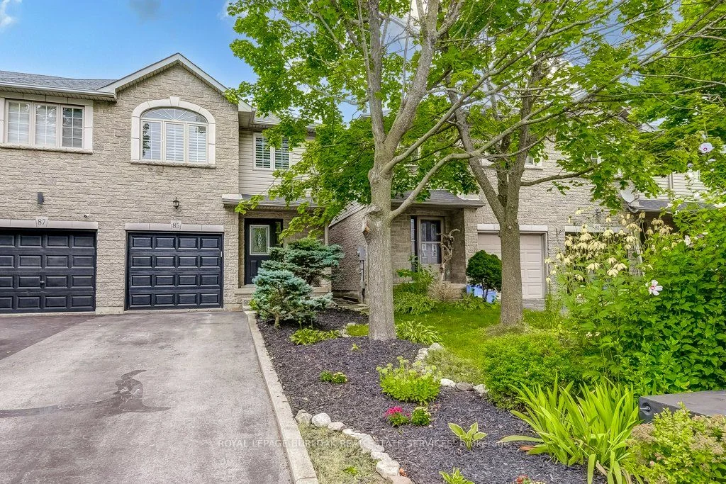 Att/Row/Townhouse in Hamilton