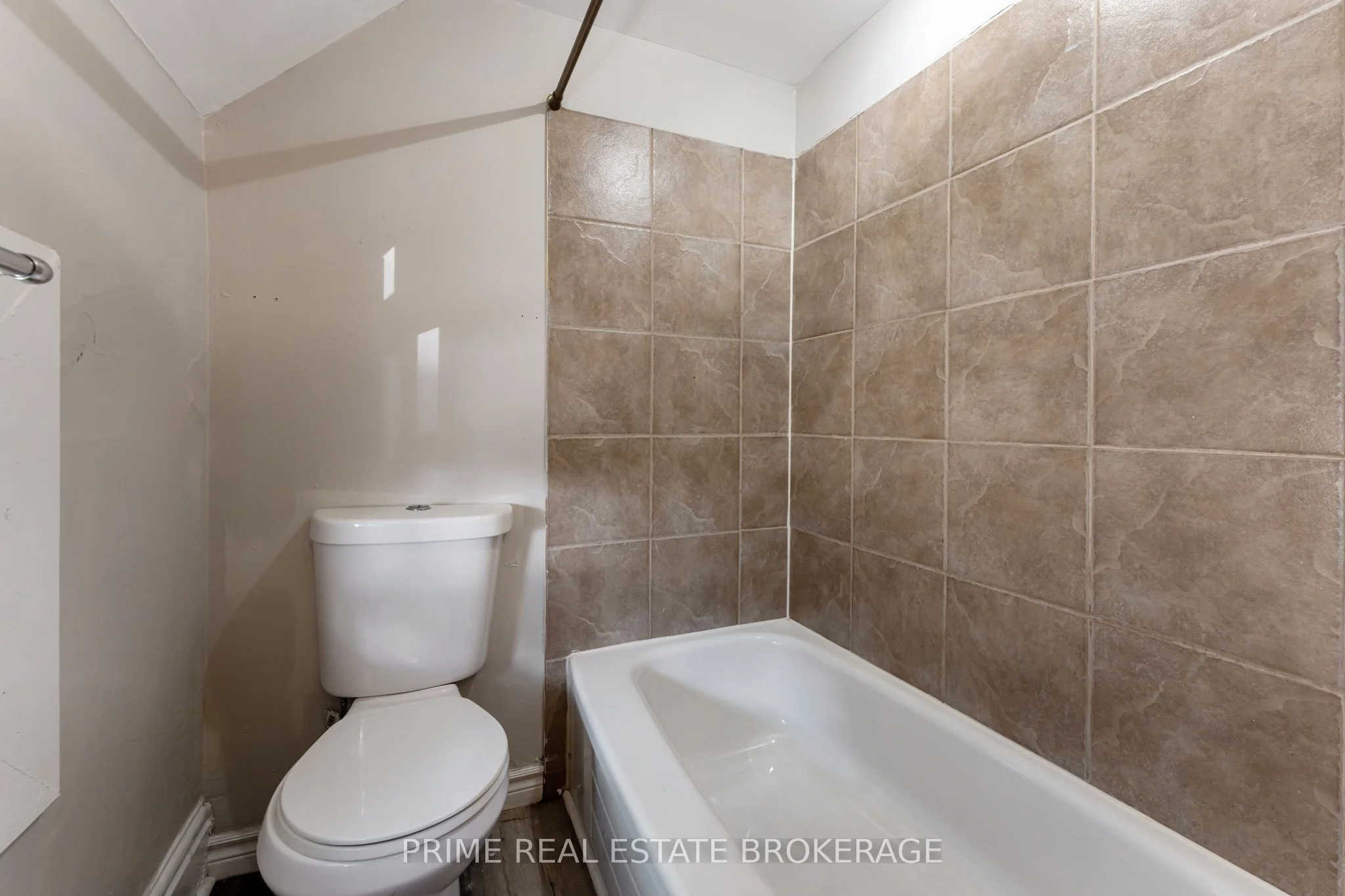 338 Hamilton Road 2, London East, ON N5Z 1R5