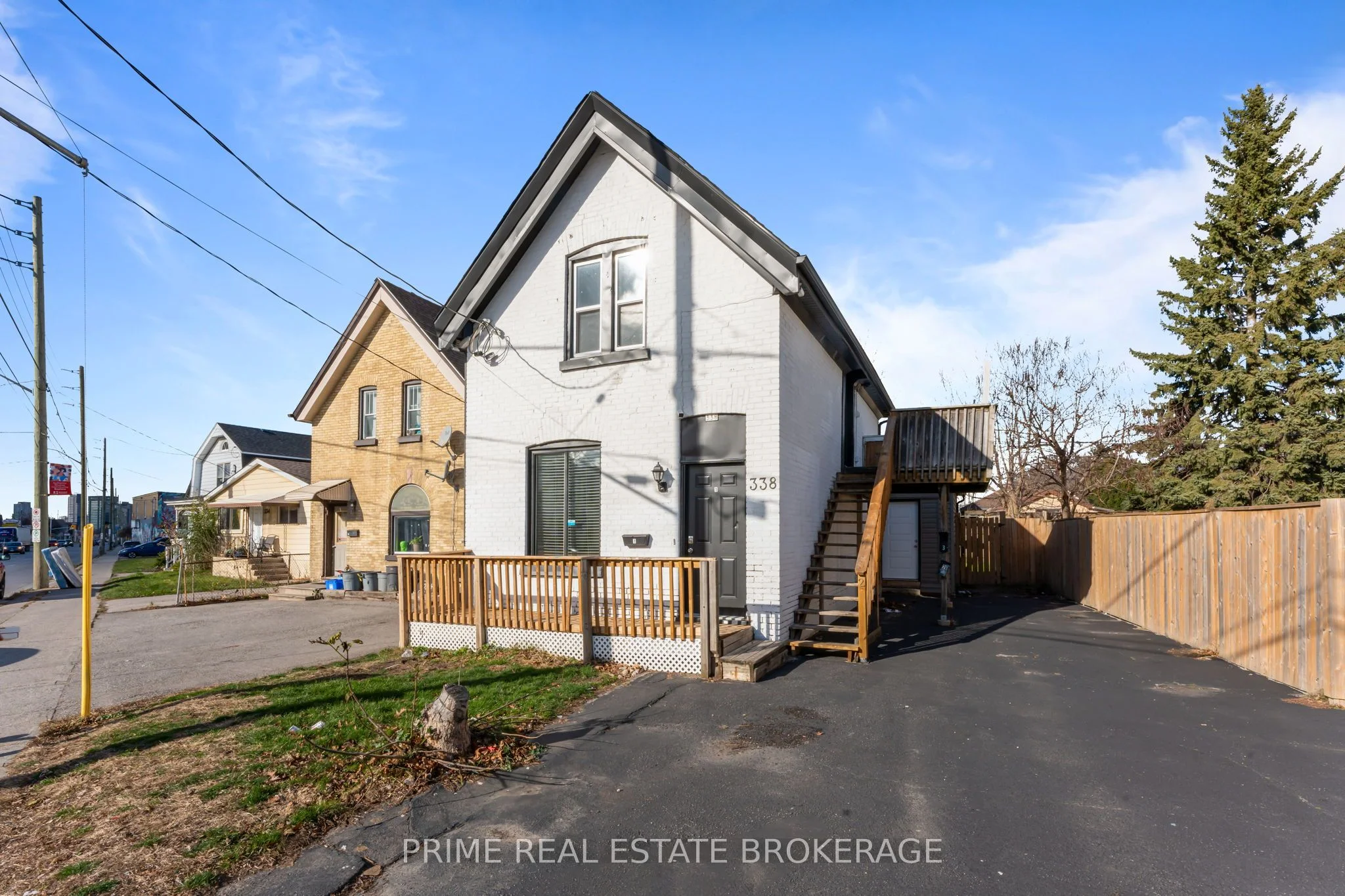 Triplex in London East
