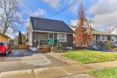 Detached in Brantford