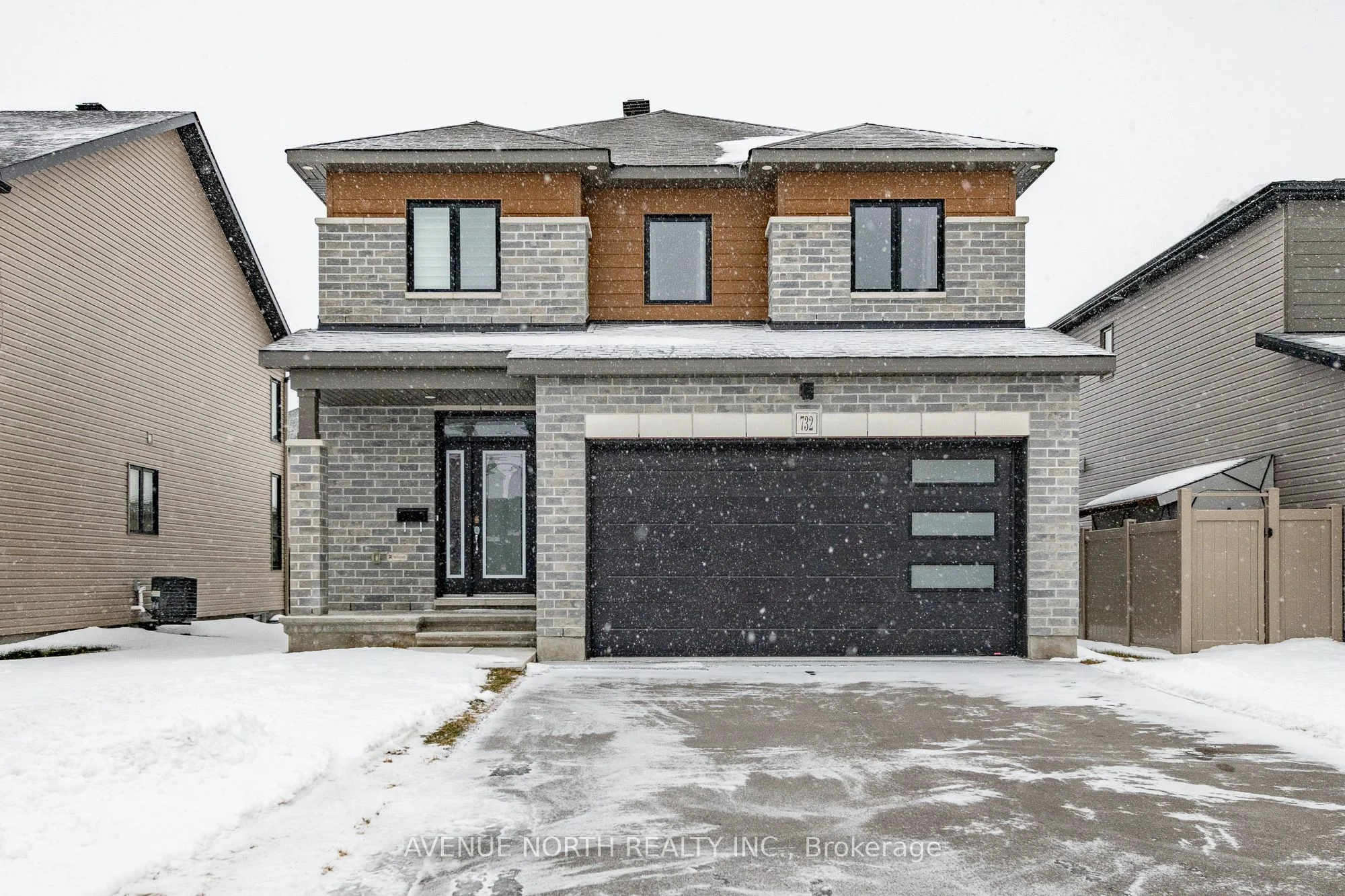 Detached in Russell