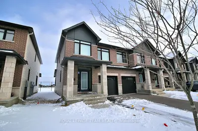 Att/Row/Townhouse in Stittsville - Munster - Richmond