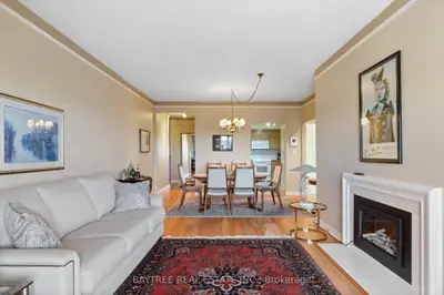 Condo Apartment in Windsor