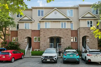 Condo Townhouse in Cyrville - Carson Grove - Pineview