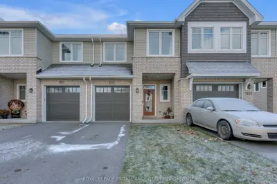 Att/Row/Townhouse in Kingston