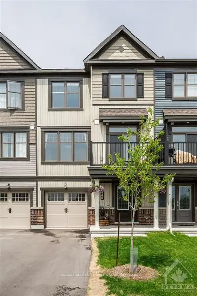 Att/Row/Townhouse in Kanata