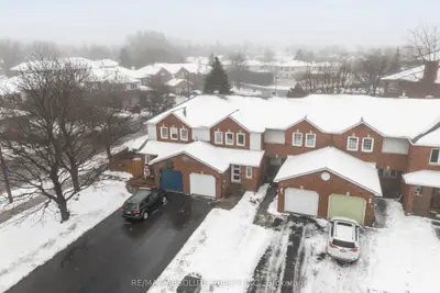 Att/Row/Townhouse in Kanata