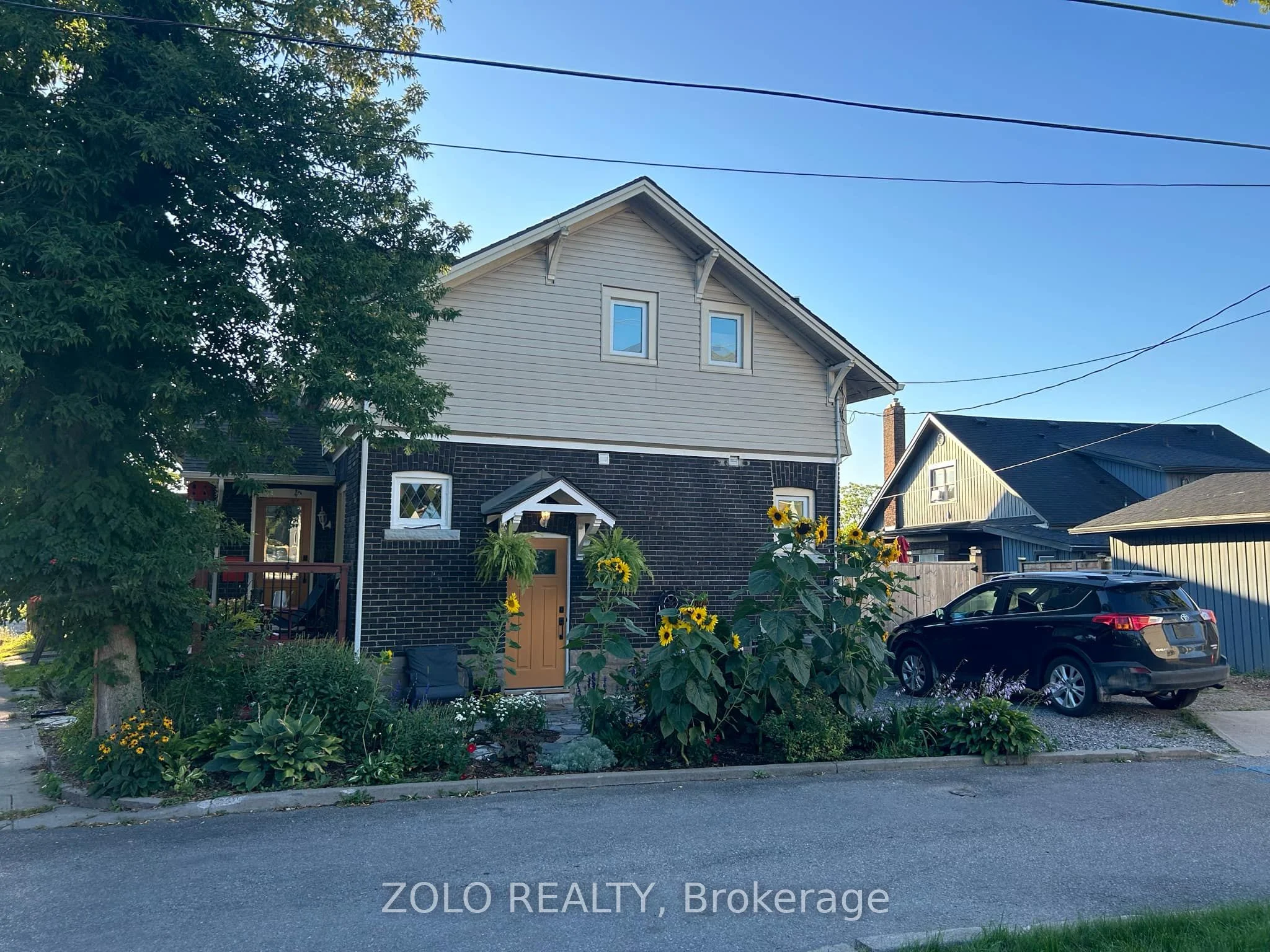 Detached in Niagara Falls