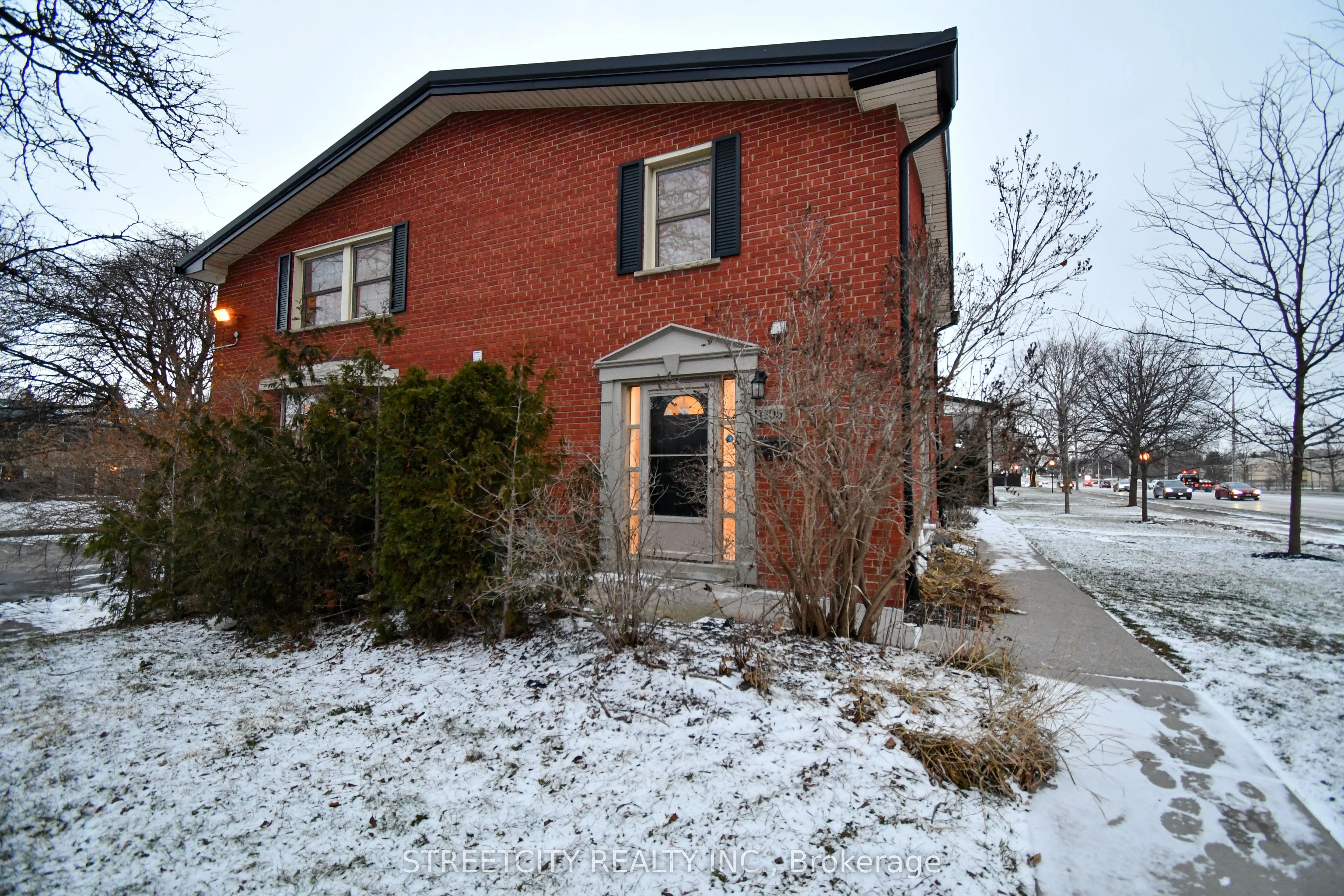 1105 Oxford Street W, London North, On N6h 1v6