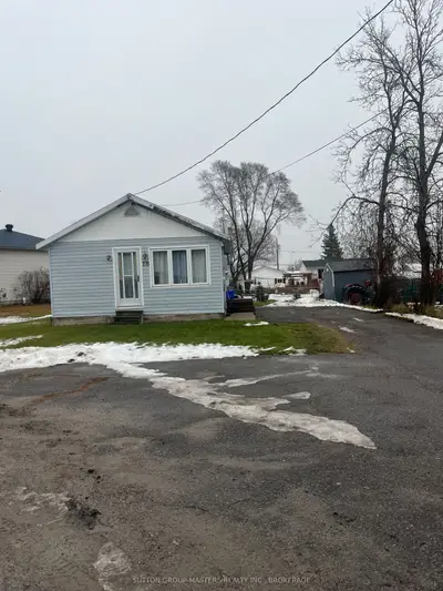 Detached in Loyalist