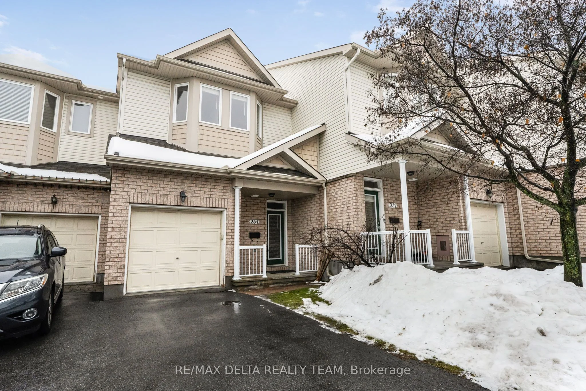 Att/Row/Townhouse in Orleans - Cumberland and Area