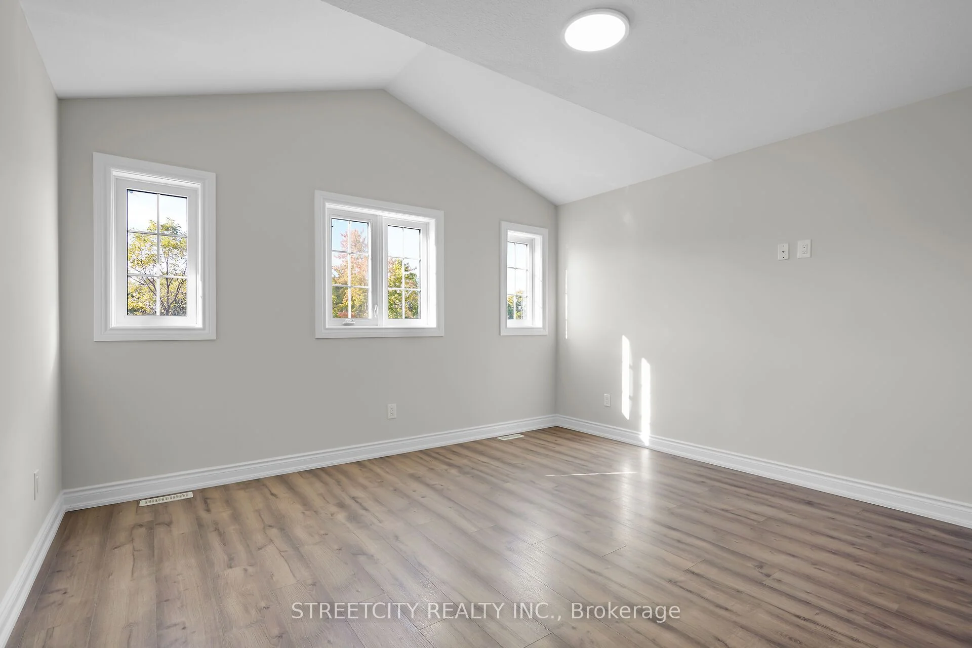 1951 Cherrywood Trail, London North, ON N6H 0C9