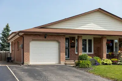 Semi-Detached in Niagara Falls