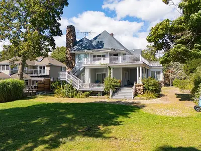 Detached in Port Colborne