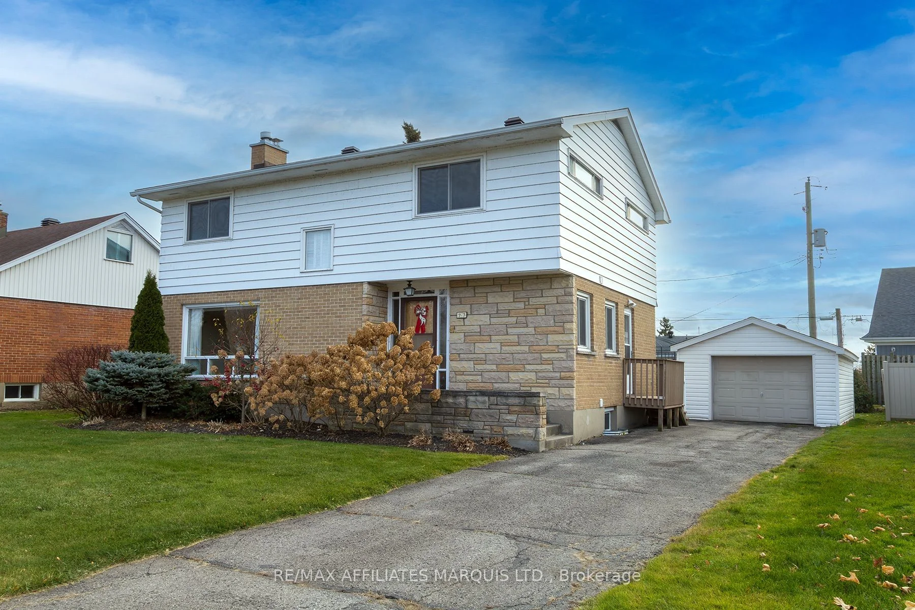 Detached in South Dundas
