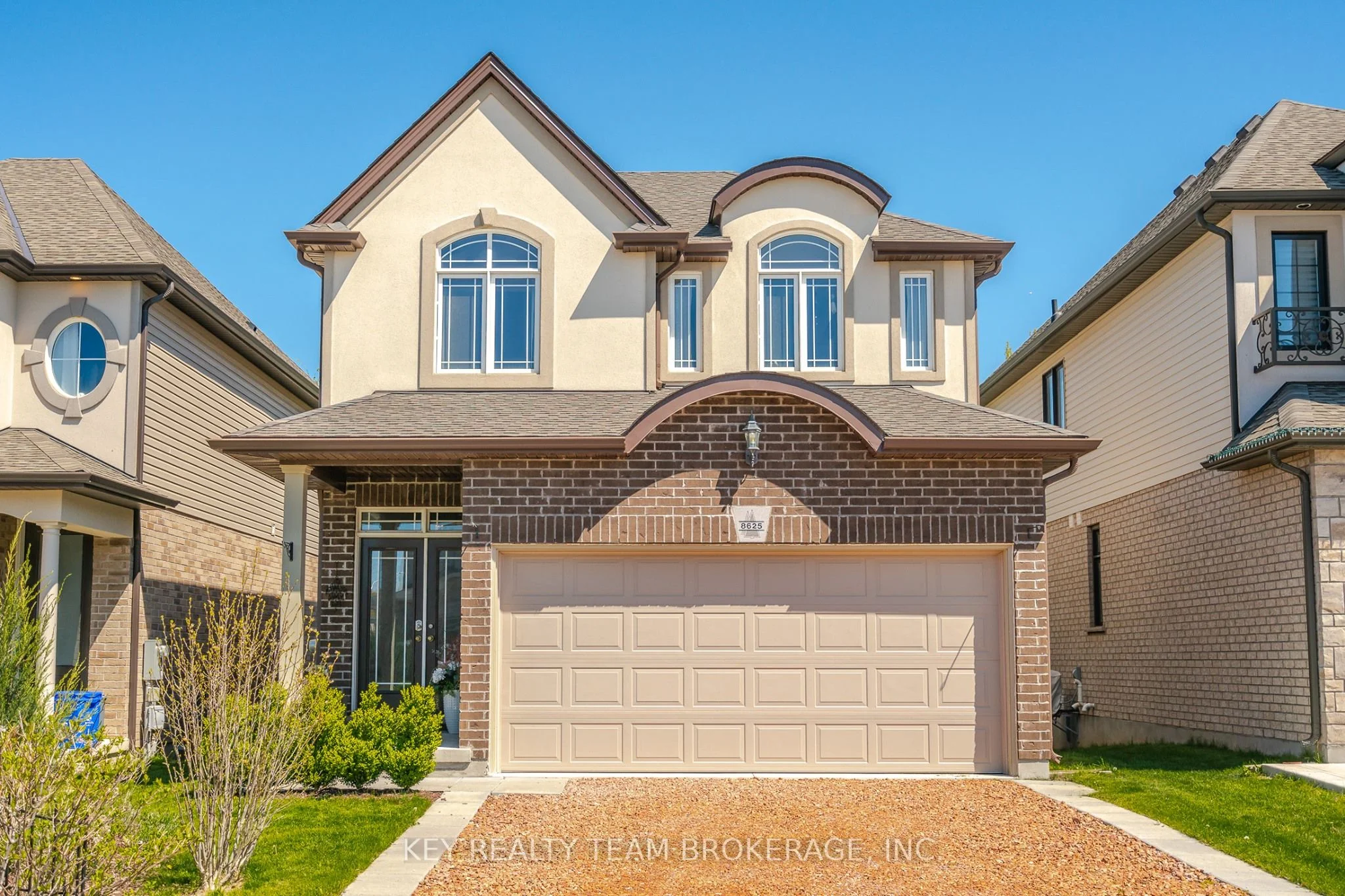 Detached in Niagara Falls