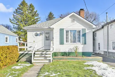 Detached in Belleville