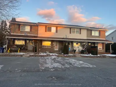 Att/Row/Townhouse in South Dundas