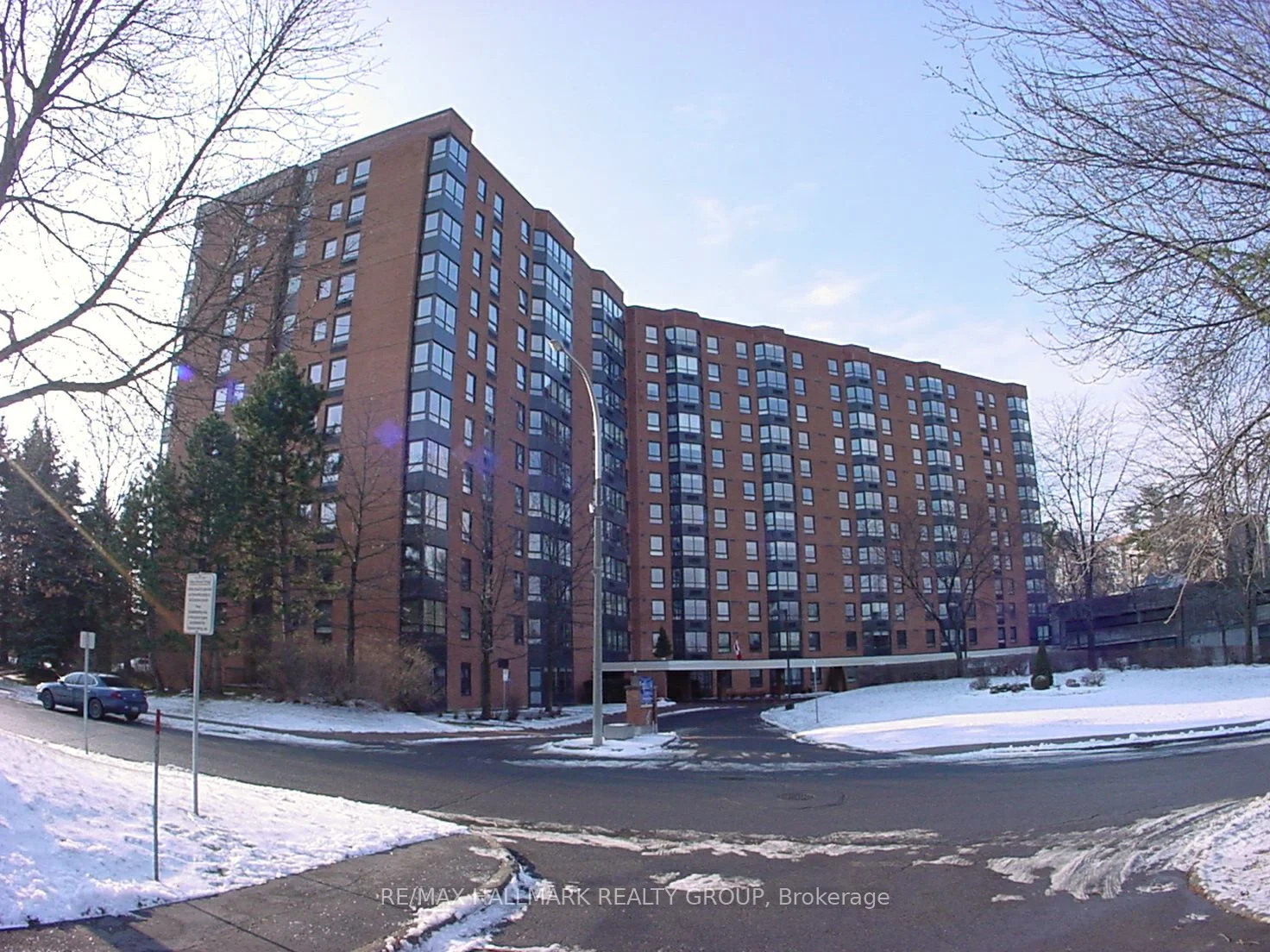 Condo Apartment in South of Baseline to Knoxdale