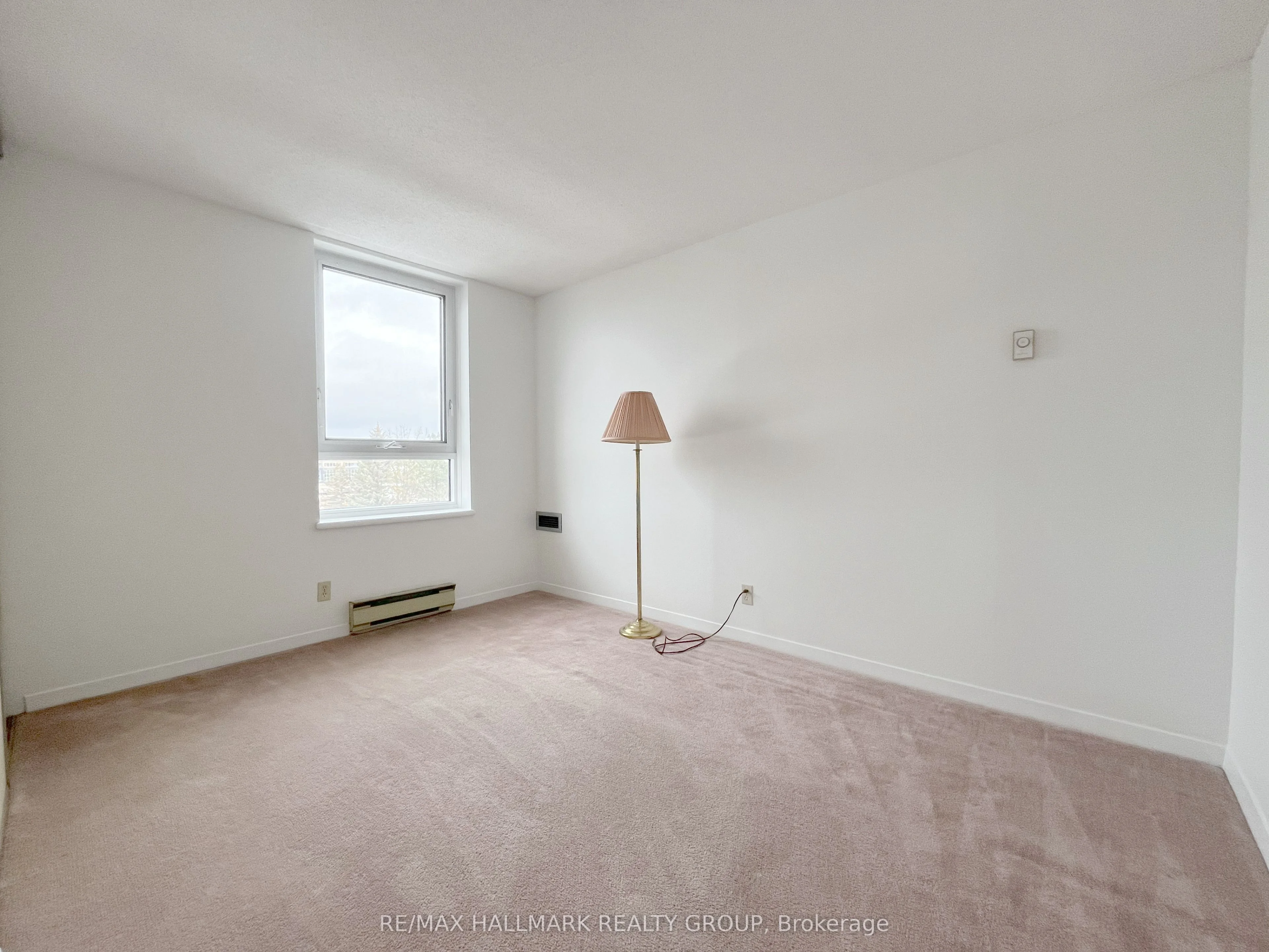 80 Sandcastle Drive 608, South of Baseline to Knoxdale, ON K2H 9E7