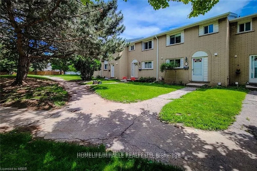 Condo Townhouse in Hamilton