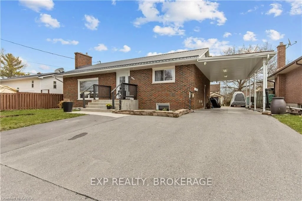 Duplex in Gananoque