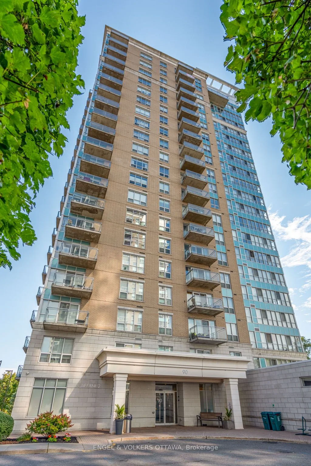 90 LANDRY Street 1704, Vanier and Kingsview Park, ON K1L 0A9