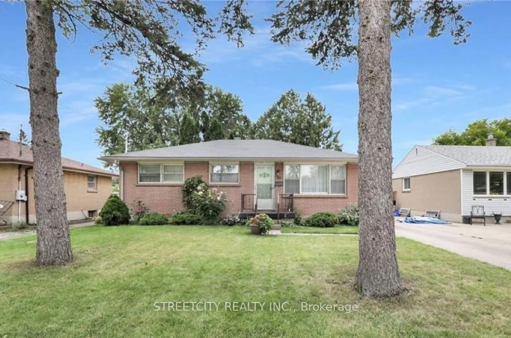 197 Goddard Boulevard W, London East, On N5w 4z9
