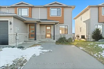 Att/Row/Townhouse in Belleville
