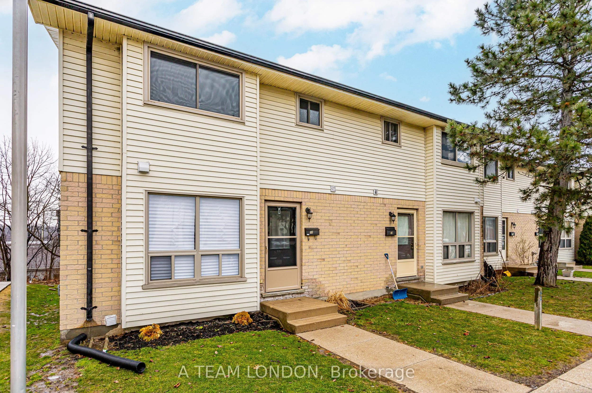 Condo Townhouse in London South
