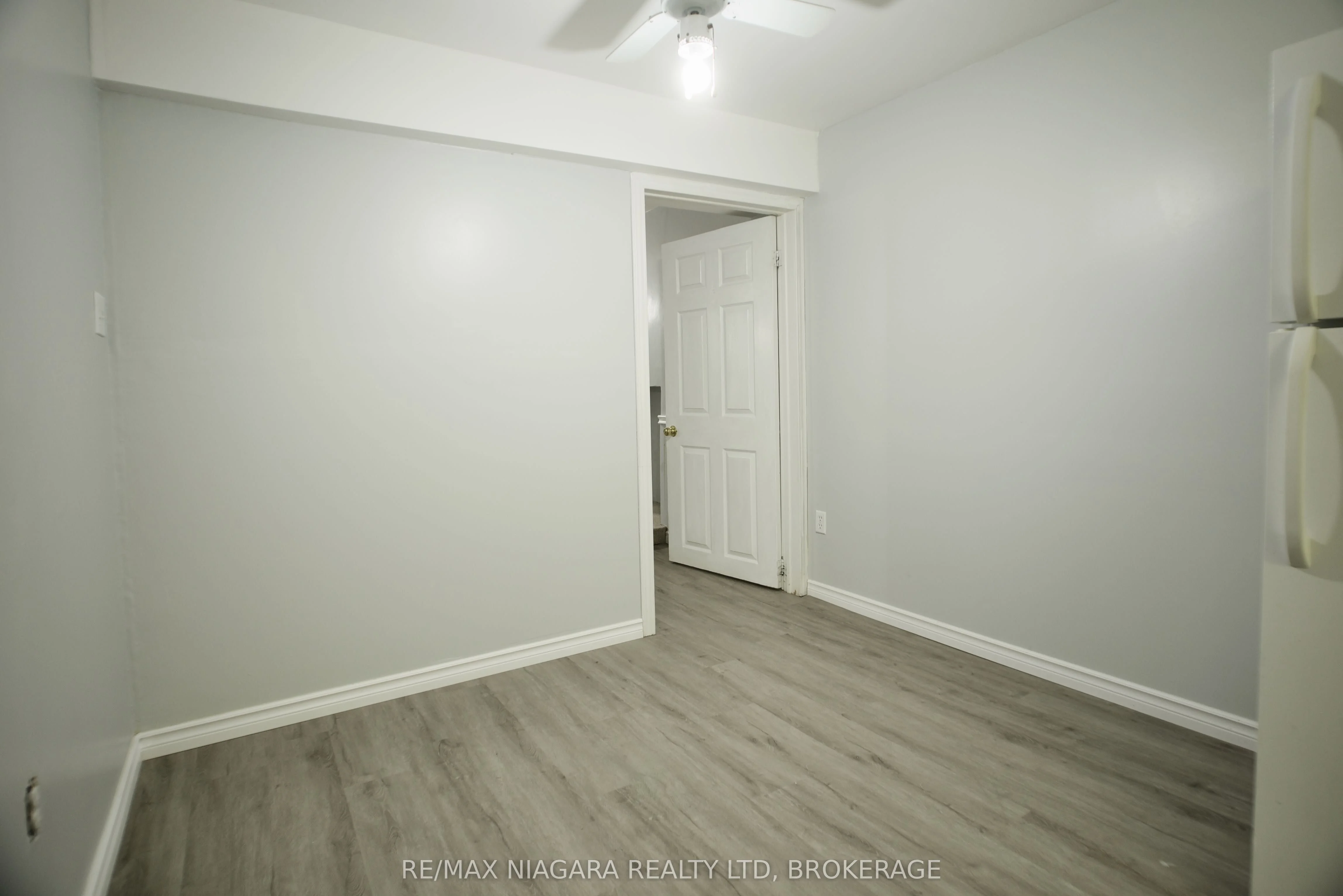 8 Briarsdale Crescent Lower, Welland, ON L3C 6R8