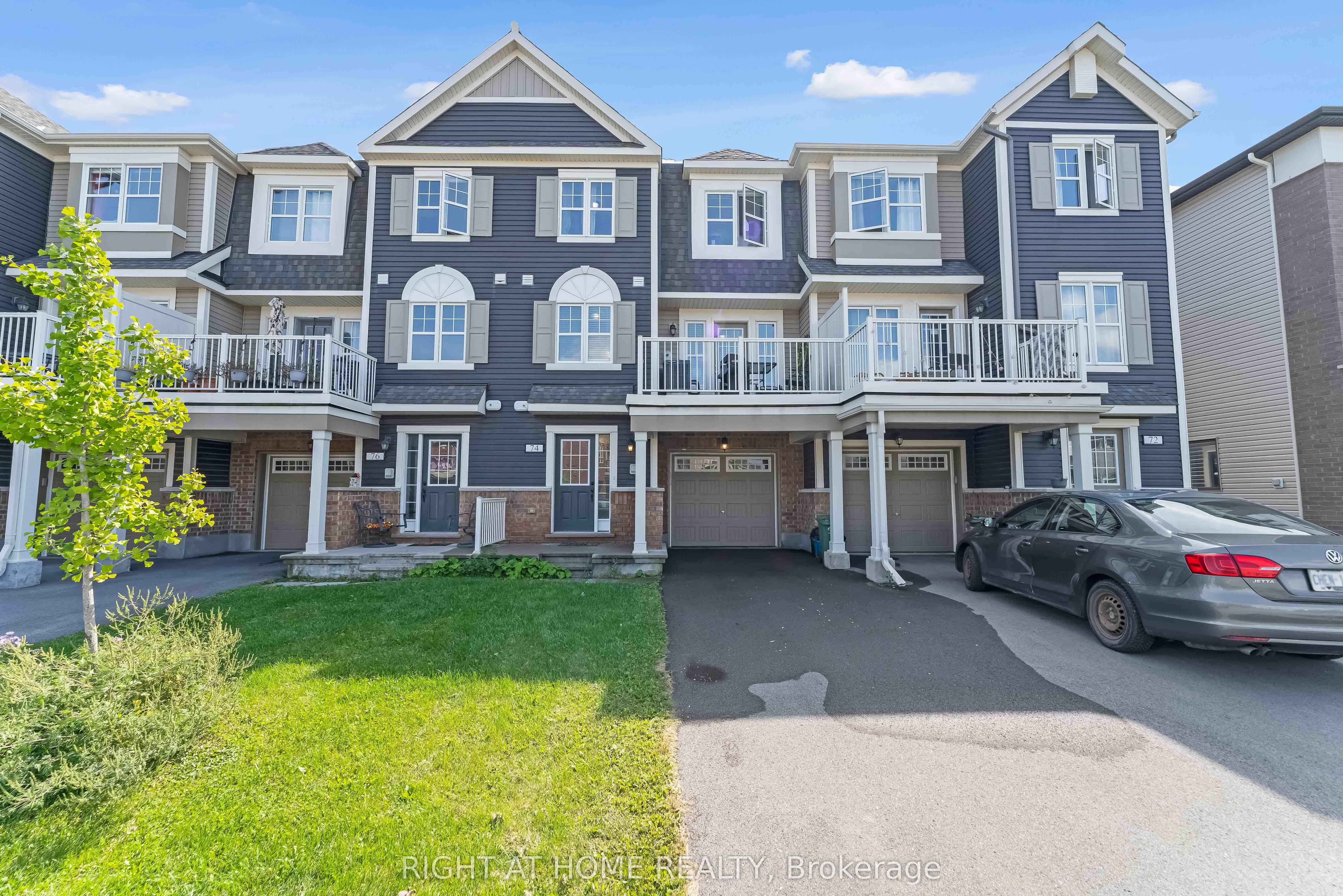 Att/Row/Townhouse in Kanata